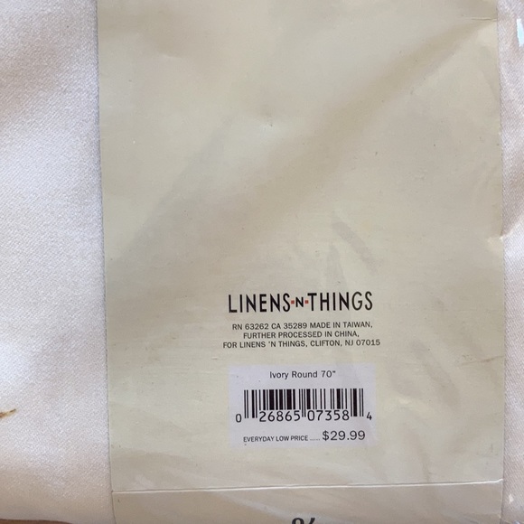 Nwt 70”round LNT home satan band ivory tablecloth - Picture 4 of 4